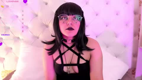 Snapshot of ambar_devon chatting on September 29, 12:49 am online show from September 29, 12:49 am