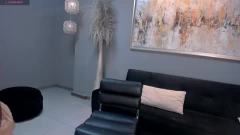 ambarowens online show from December 17, 4:40 am