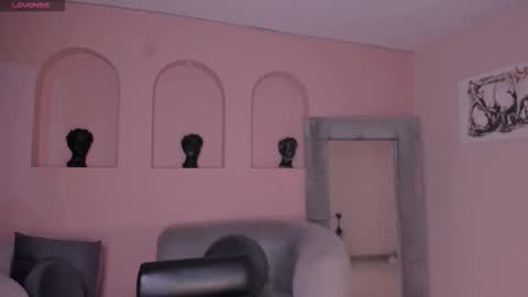 ambarowens online show from February 10, 5:33 am