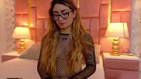 Snapshot of ambarsantany chatting on May 6, 9:42 pm AmbarSantany online show from May 6, 9:42 pm