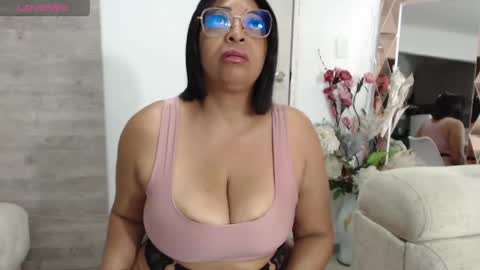 Snapshot of ambarsofhia chatting on May 26, 9:33 pm Amber Sofhia online show from May 26, 9:33 pm