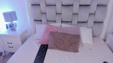 amber  ferrera online show from March 25, 7:42 pm