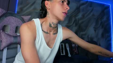 Snapshot of amber_adams_ chatting on April 17, 5:27 pm Amber online show from April 17, 5:27 pm