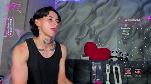 Snapshot of amber_adams_ chatting on April 21, 2:51 am Amber online show from April 21, 2:51 am