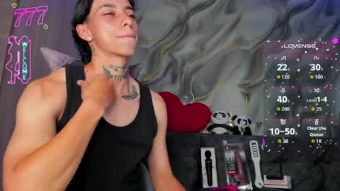 Snapshot of amber_adams_ chatting on April 22, 12:13 am Amber online show from April 22, 12:13 am