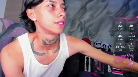 Snapshot of amber_adams_ chatting on May 9, 11:21 pm Amber online show from May 9, 11:21 pm