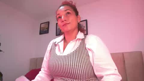 Snapshot of amber_demons chatting on February 20, 12:51 am Amber Demons online show from February 20, 12:51 am