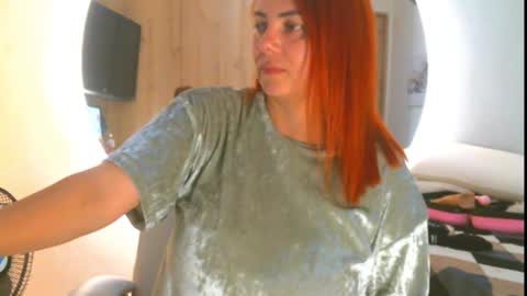Snapshot of amber_disney chatting on December 8, 4:46 am Amber Disney online show from December 8, 4:46 am