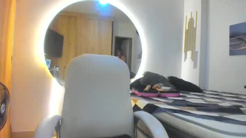 Snapshot of amber_disney chatting on January 3, 11:23 pm Amber Disney online show from January 3, 11:23 pm