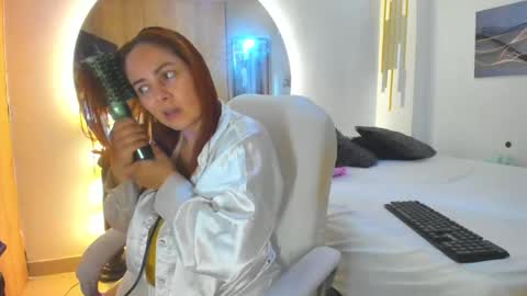 Snapshot of amber_disney chatting on February 26, 8:00 pm Amber Disney online show from February 26, 8:00 pm