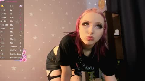 Snapshot of amber_glow_ chatting on April 20, 6:27 am Amber online show from April 20, 6:27 am