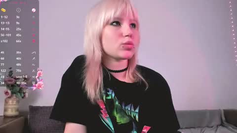 Snapshot of amber_glow_ chatting on July 22, 12:30 pm Amber online show from July 22, 12:30 pm