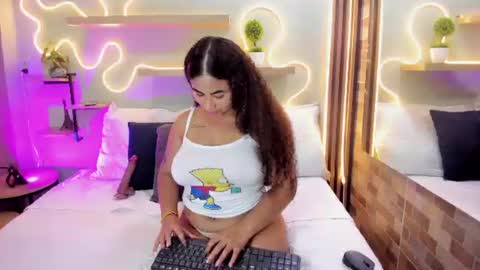 Snapshot of amber_milers chatting on June 9, 8:09 pm A M B E R online show from June 9, 8:09 pm