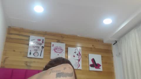 Snapshot of amber_moore chatting on October 17, 12:01 am Amber Moore online show from October 17, 12:01 am