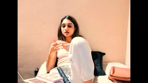 Amber online show from April 4, 10:35 am