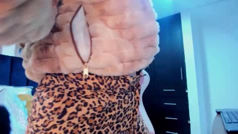 Snapshot of amber_rose23 chatting on October 13, 12:16 pm Michell online show from October 13, 12:16 pm