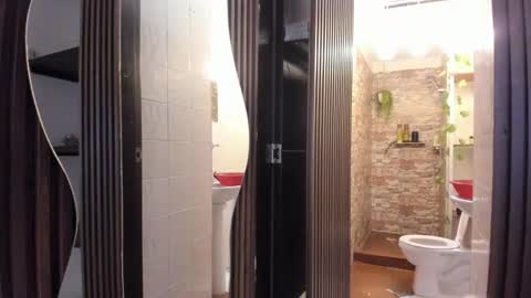 Snapshot of amber_rose23 chatting on October 17, 12:19 pm Michell online show from October 17, 12:19 pm