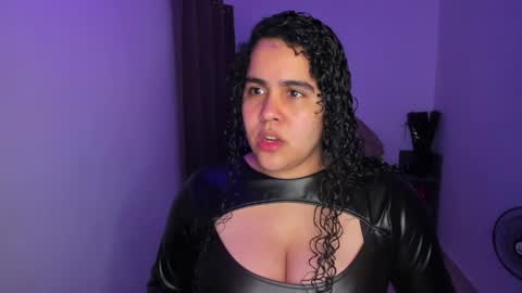 Snapshot of amber_smith20 chatting on April 9, 2:44 am find me here --- online show from April 9, 2:44 am