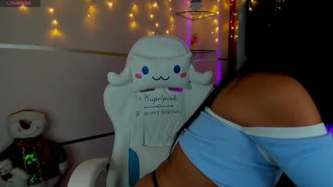 Snapshot of amber_villalobos chatting on December 22, 3:55 am Tell me Amber online show from December 22, 3:55 am