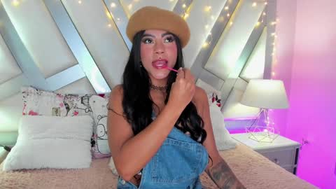 Snapshot of amber_villalobos chatting on January 29, 3:54 am Tell me Amber online show from January 29, 3:54 am