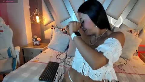 Snapshot of amber_villalobos chatting on March 7, 3:51 am Tell me Amber online show from March 7, 3:51 am