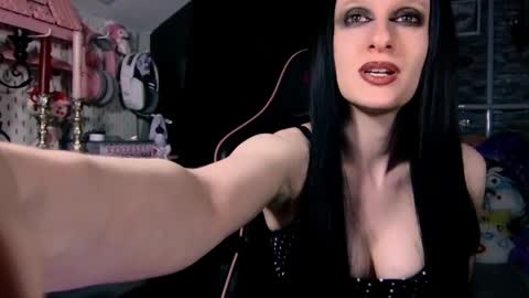 DEMONESS AMBER 666 online show from April 4, 2:54 am