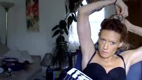 Kaligirll online show from May 18, 11:32 pm