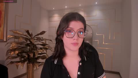 Snapshot of amberfarrell chatting on December 5, 8:49 pm Amber online show from December 5, 8:49 pm