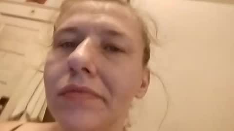 Snapshot of amberjohnson1387 chatting on November 21, 8:02 am amberjohnson1387 online show from November 21, 8:02 am