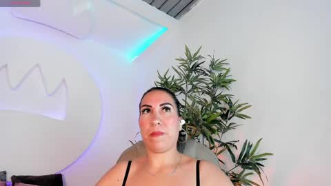 Snapshot of amberjoymilf chatting on April 12, 11:04 am Amber online show from April 12, 11:04 am
