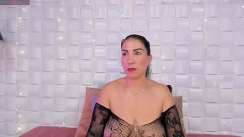 Snapshot of amberjoymilf chatting on June 15, 12:02 am Amber online show from June 15, 12:02 am