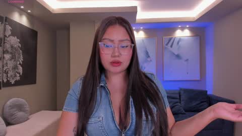 Snapshot of amberlewis_ chatting on January 14, 3:01 am Amber online show from January 14, 3:01 am