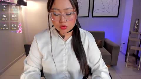 Snapshot of amberlewis_ chatting on February 19, 6:33 am Amber online show from February 19, 6:33 am