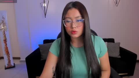Snapshot of amberlewis_ chatting on February 23, 10:53 pm Amber online show from February 23, 10:53 pm