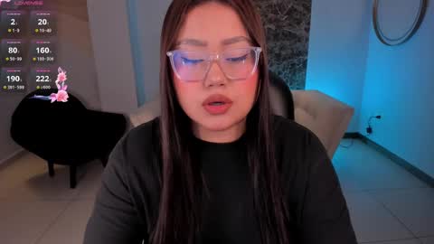 Snapshot of amberlewis_ chatting on March 1, 3:43 am Amber online show from March 1, 3:43 am