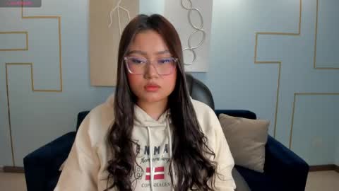 Snapshot of amberlewis_ chatting on March 12, 3:02 am Amber online show from March 12, 3:02 am