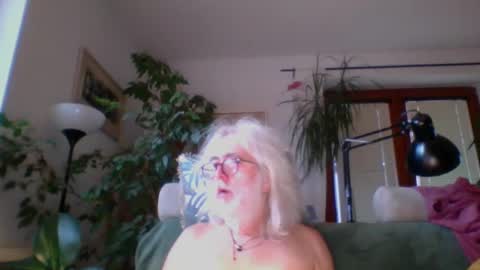 Amberr11 online show from December 19, 12:45 pm