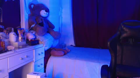 Snapshot of ambersmith98_ chatting on December 13, 2:32 am Amber online show from December 13, 2:32 am