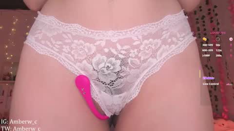 Snapshot of amberw_c chatting on October 8, 12:52 am IG - TW Amberw c online show from October 8, 12:52 am