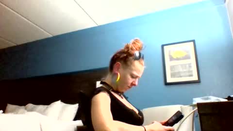 Snapshot of ambionce chatting on April 18, 2:26 am ambionce online show from April 18, 2:26 am