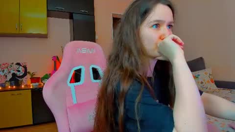 Snapshot of ameli_moon chatting on July 13, 6:11 pm Eileen online show from July 13, 6:11 pm