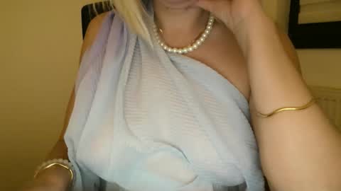 Beatrice online show from November 23, 6:30 pm