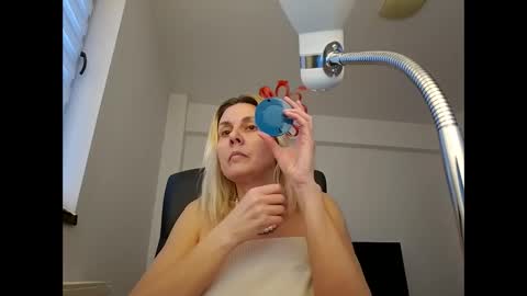 Beatrice online show from February 9, 3:16 pm