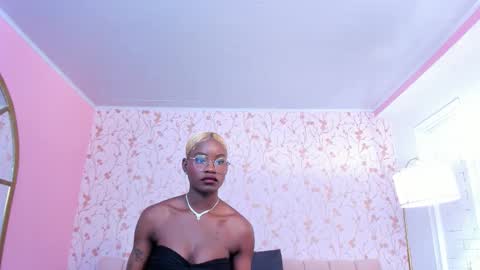 Amelia Adams online show from December 5, 7:10 pm