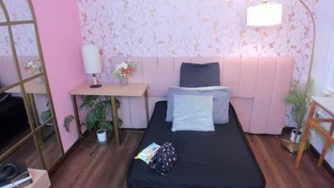 Amelia Adams online show from March 28, 12:05 pm