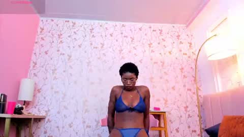 Amelia Adams online show from July 28, 4:39 pm