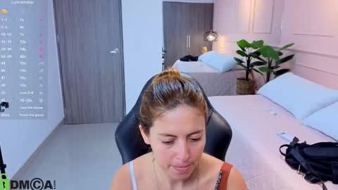 AMELIA online show from November 19, 11:43 am