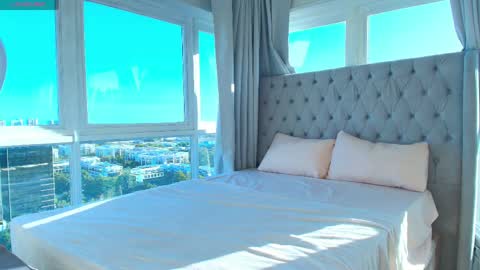 Snapshot of amelia_mee chatting on April 14, 7:20 pm amelia_mee online show from April 14, 7:20 pm