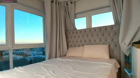 Snapshot of amelia_mee chatting on April 15, 8:31 pm amelia_mee online show from April 15, 8:31 pm