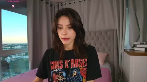 Snapshot of amelia_mee chatting on June 6, 7:51 pm amelia_mee online show from June 6, 7:51 pm